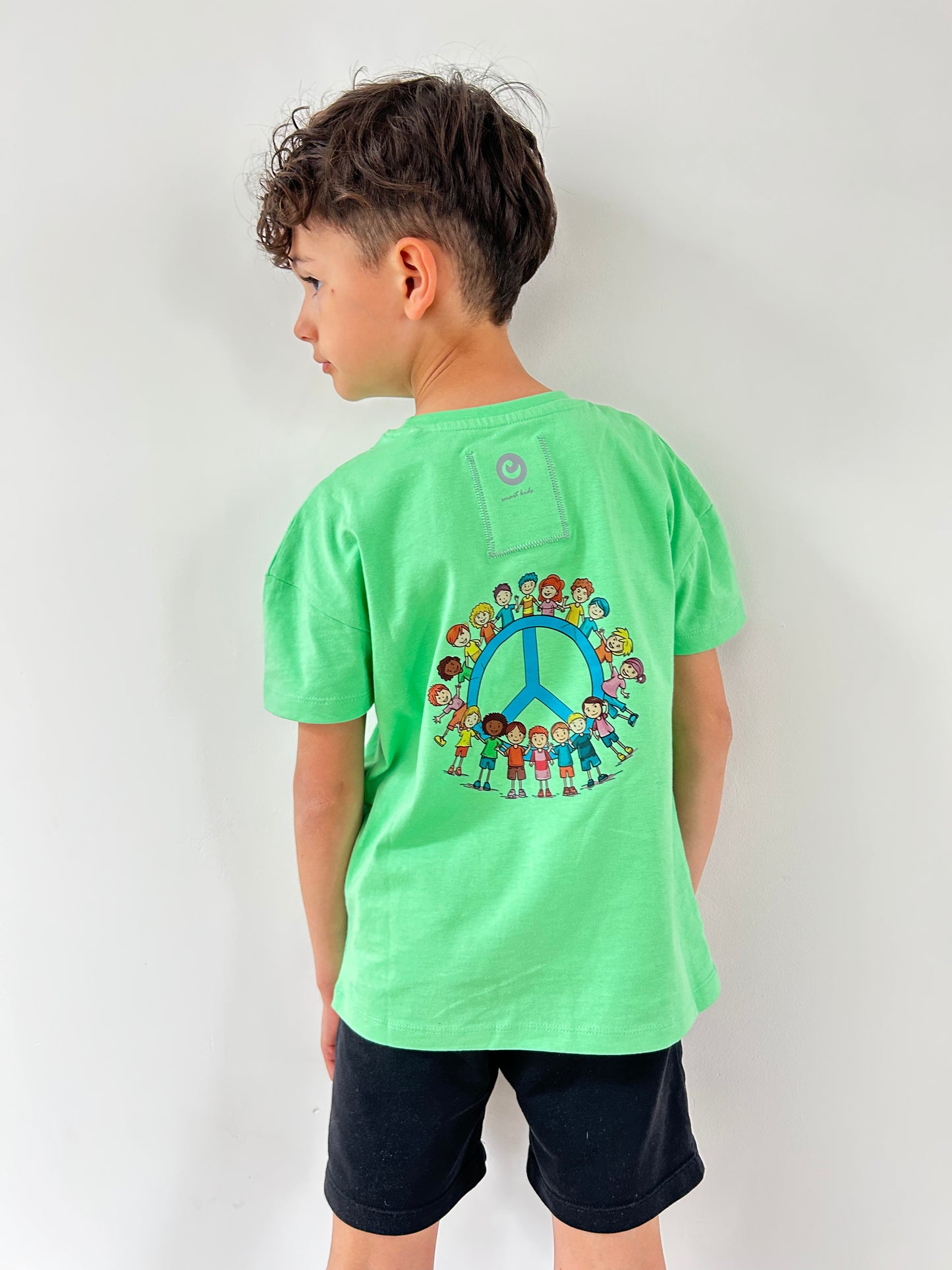 Hulk Green Shirt mit Kindern für Frieden